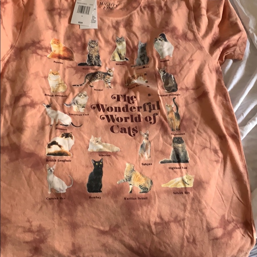 T-shirt with cats on it